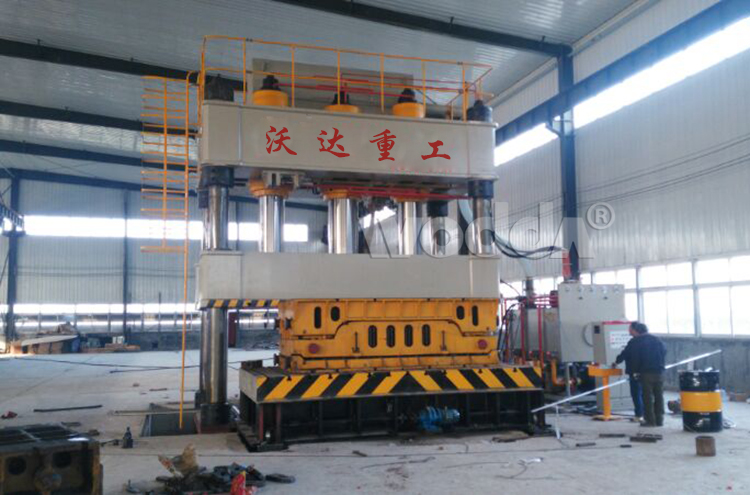 2000噸四柱液壓機 2000噸四柱液壓機