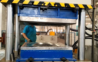 沃(wò)達水箱(xiāng)拉伸機(ji)