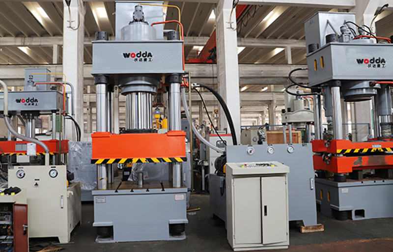 三梁四柱液壓機 三梁四柱液壓機