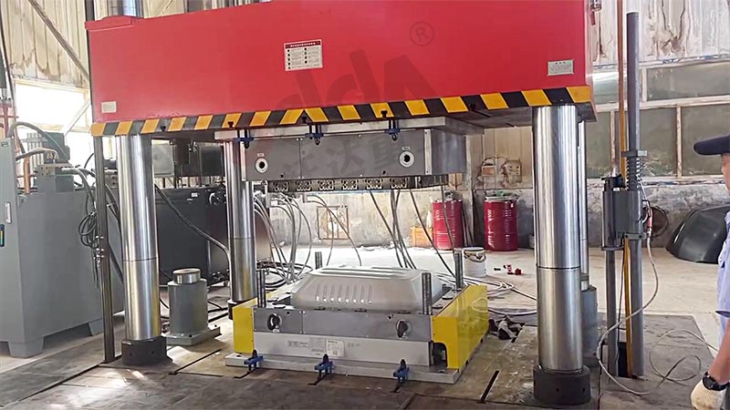 1500噸SMC汽車覆蓋件模壓成型液壓機 1500噸SMC汽車覆蓋件模壓成型液壓機