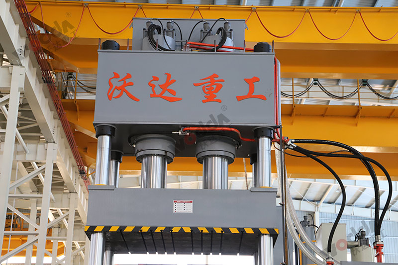 1000噸多杆頂出帶液壓墊拉伸液壓機_1000噸四柱液壓機