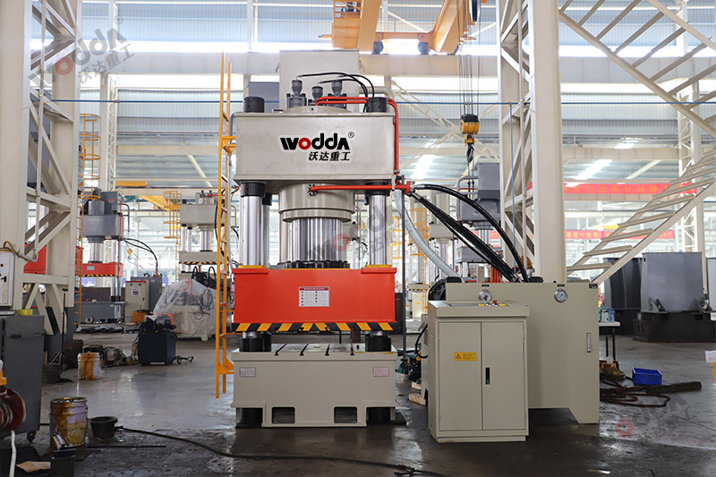 630噸三梁四柱液壓機 630噸三梁四柱液壓機