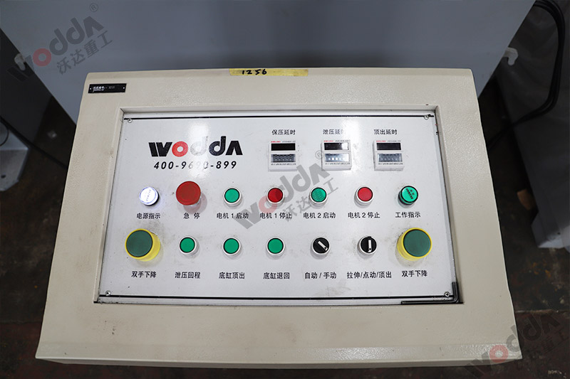 500噸三梁四柱液壓機 500噸三梁四柱液壓機