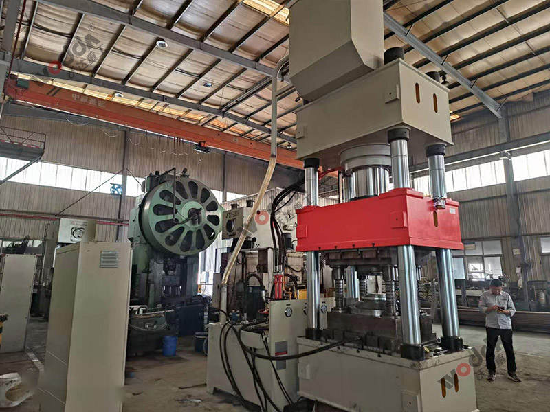 汽車軸承鍛造液壓機500噸四柱液壓機 汽車軸承鍛造液壓機500噸四柱液壓機