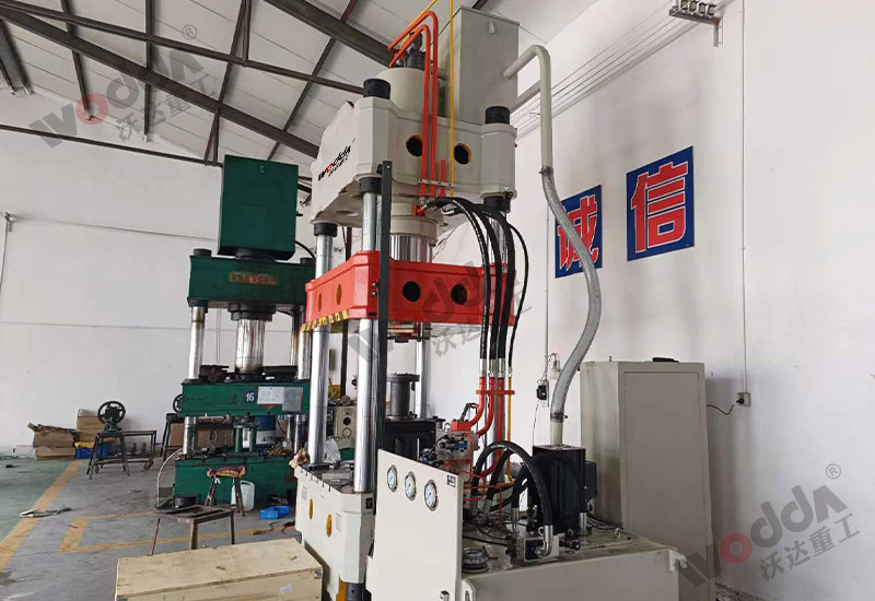 315噸冷擠壓四柱液壓機 315噸冷擠壓四柱液壓機