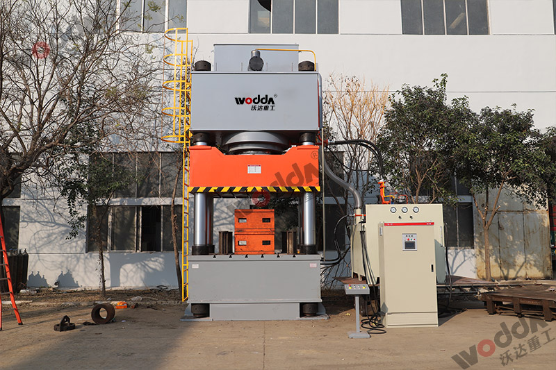 2000噸液壓機廠家怎麼選擇? 2000噸液壓機廠家怎麼選擇?