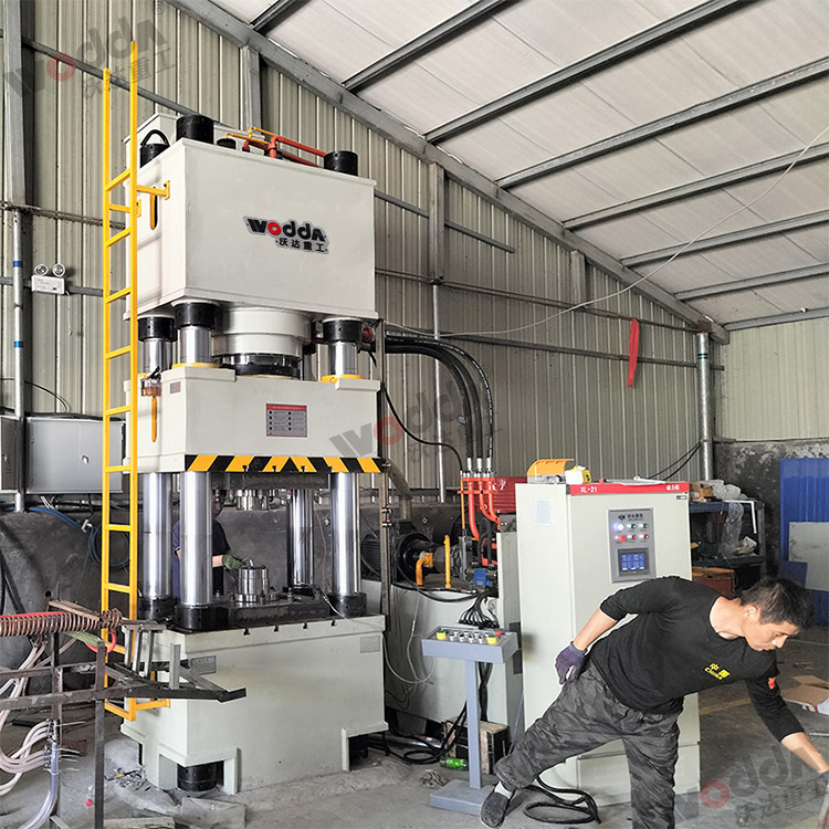 500噸熱模鍛液壓機(圖2) 500噸熱模鍛液壓機(圖2)