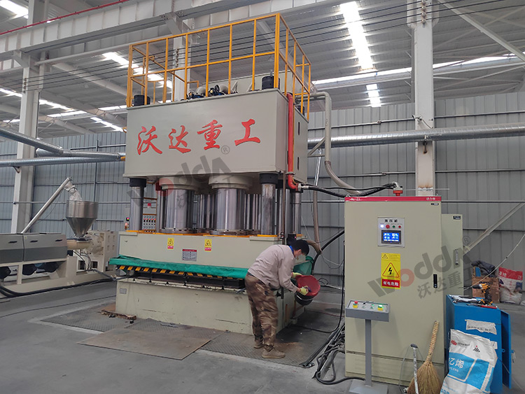 1250噸壓濾機濾闆成型液壓機（圖2）