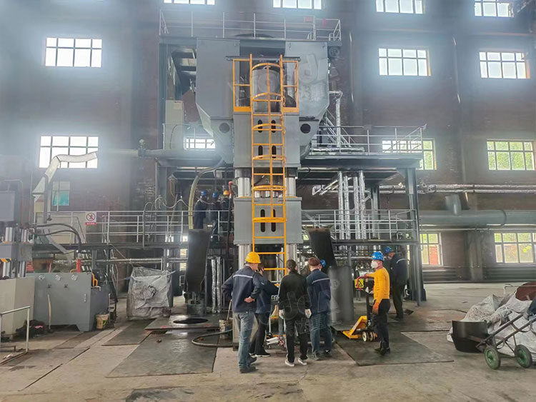 雙工位2000噸石墨坩埚液壓機試機完成 雙工位2000噸石墨坩埚液壓機試機完成