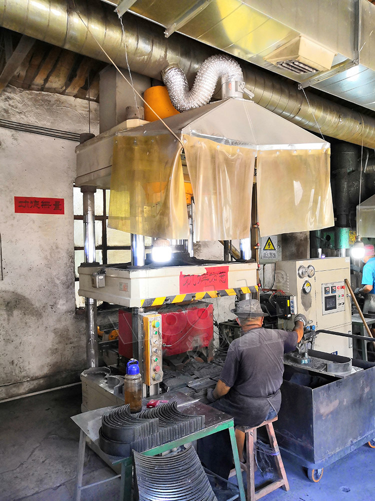 315噸刹車片液壓機 315噸刹車片液壓機