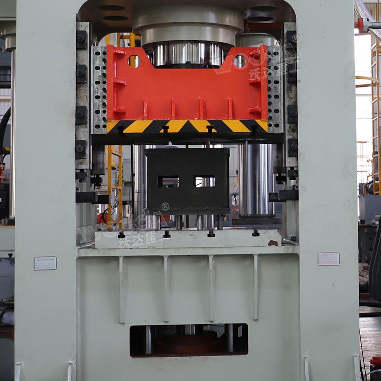 框架式液壓機細節 框架式液壓機細節