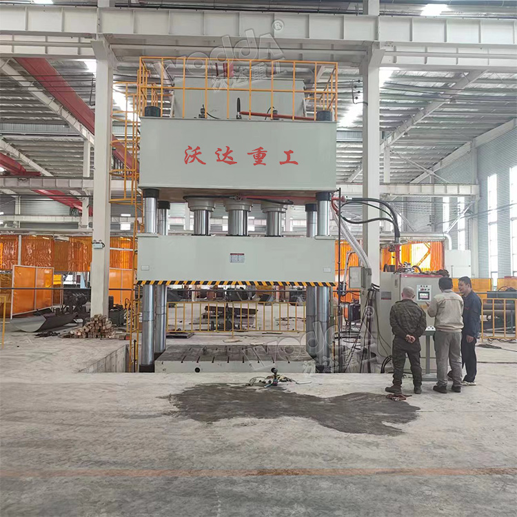 1000噸伺服液壓機客戶試機現場 1000噸伺服液壓機客戶試機現場