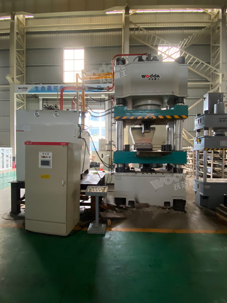 800噸四梁四柱液壓機 800噸四梁四柱液壓機