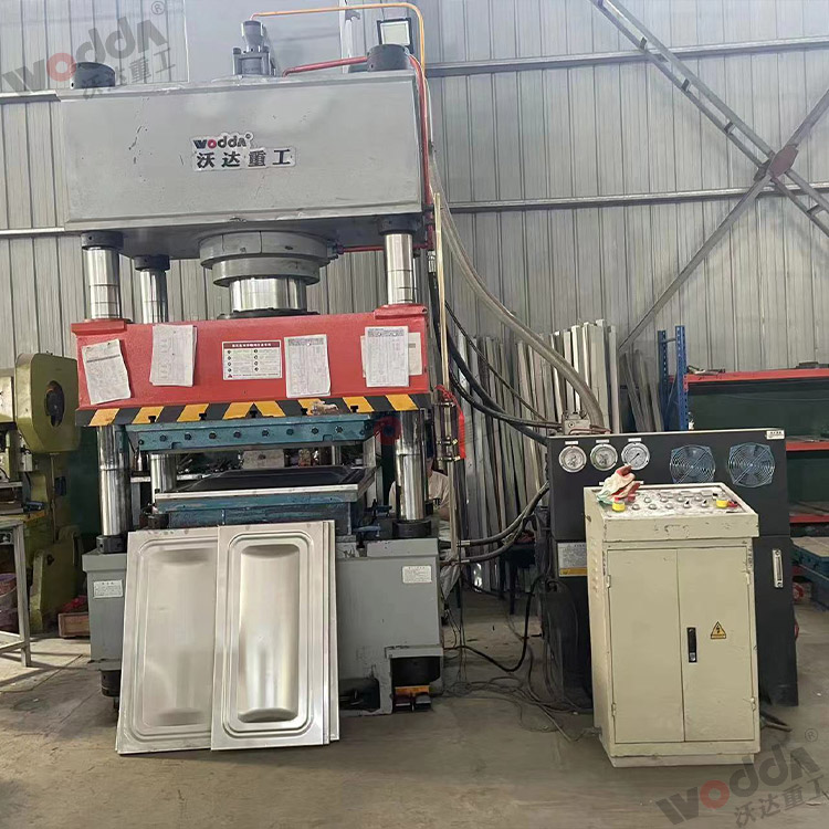 400噸巧克力水箱闆成型液壓機 400噸巧克力水箱闆成型液壓機