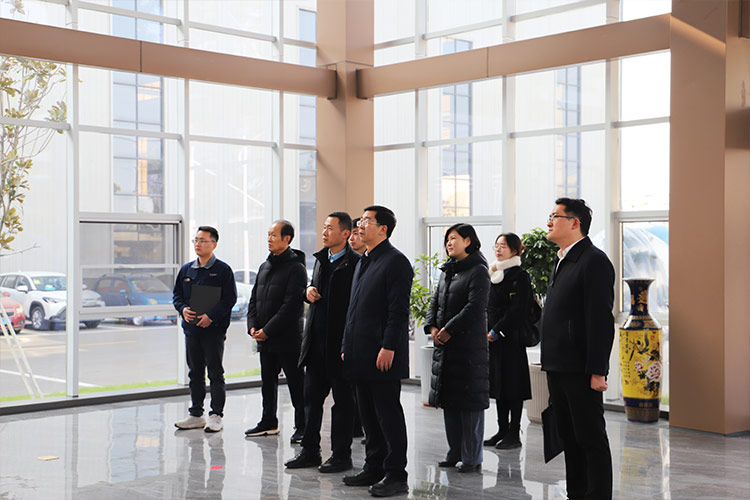 徐州市委常委、經開區黨工委書記張克一行莅臨山東沃達重工調研考察 徐州市委常委、經開區黨工委書記張克一行莅臨山東沃達重工調研考察