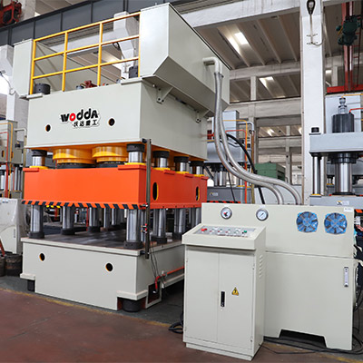 4500噸大鐵門防盜(dào)門壓花機_鋼木(mù)門成型液壓機(jī)廠家